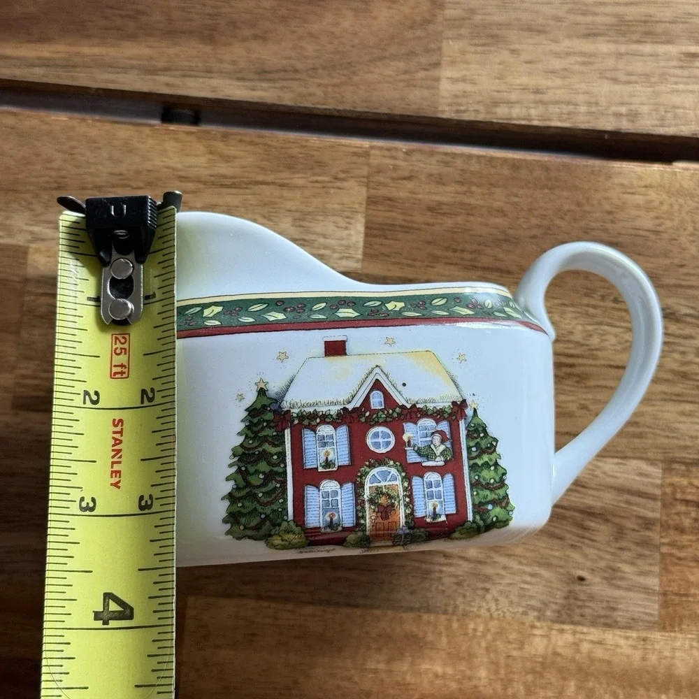 Portmeirion Studio Susan Winget A Christmas Story Creamer Holiday‎ Winter Carols